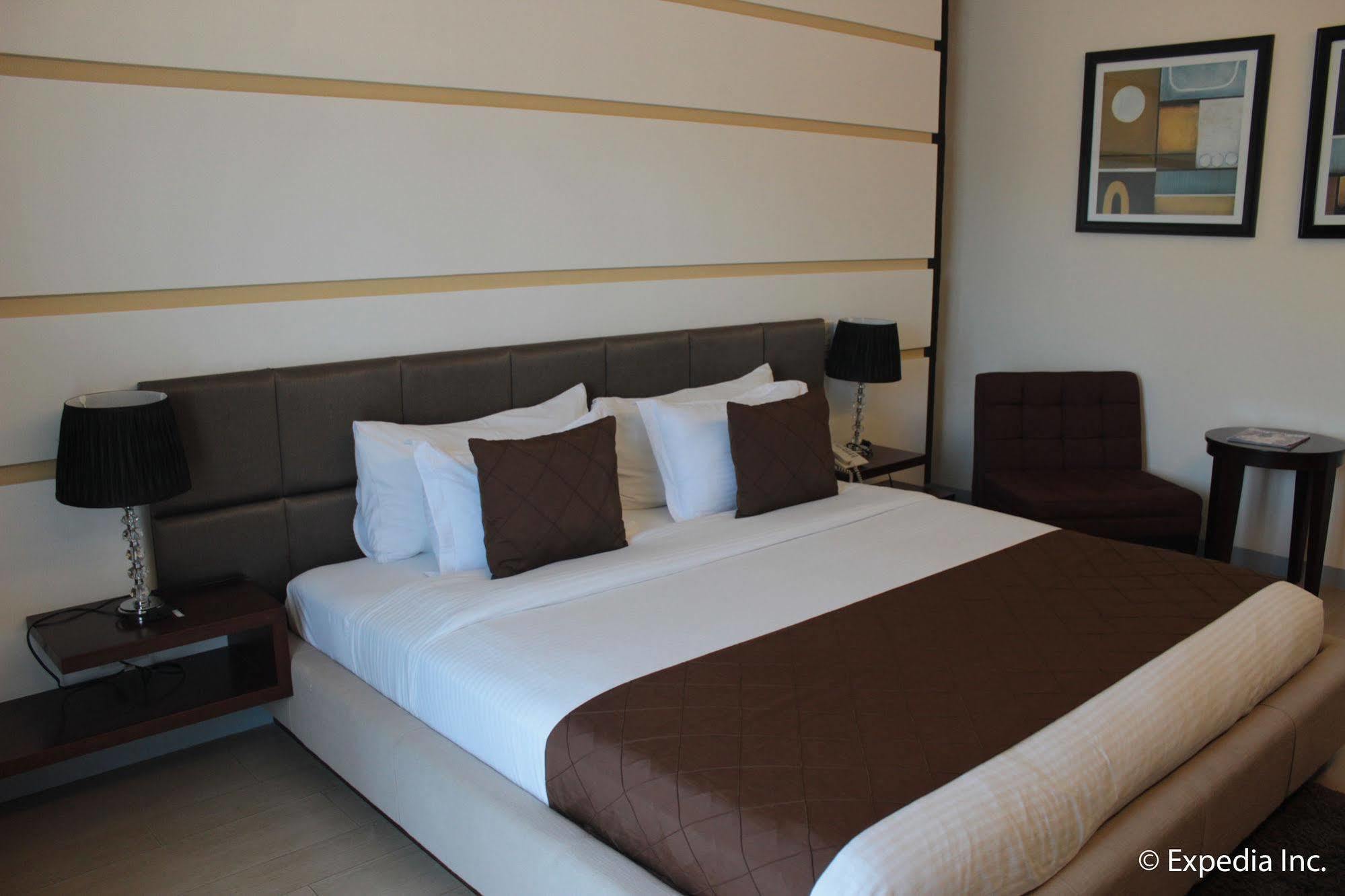 Segara Suites Olongapo Exterior photo
